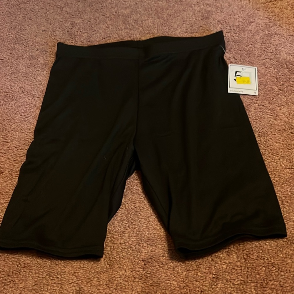 Black biker shorts, Size M, NEW WITH TAGS